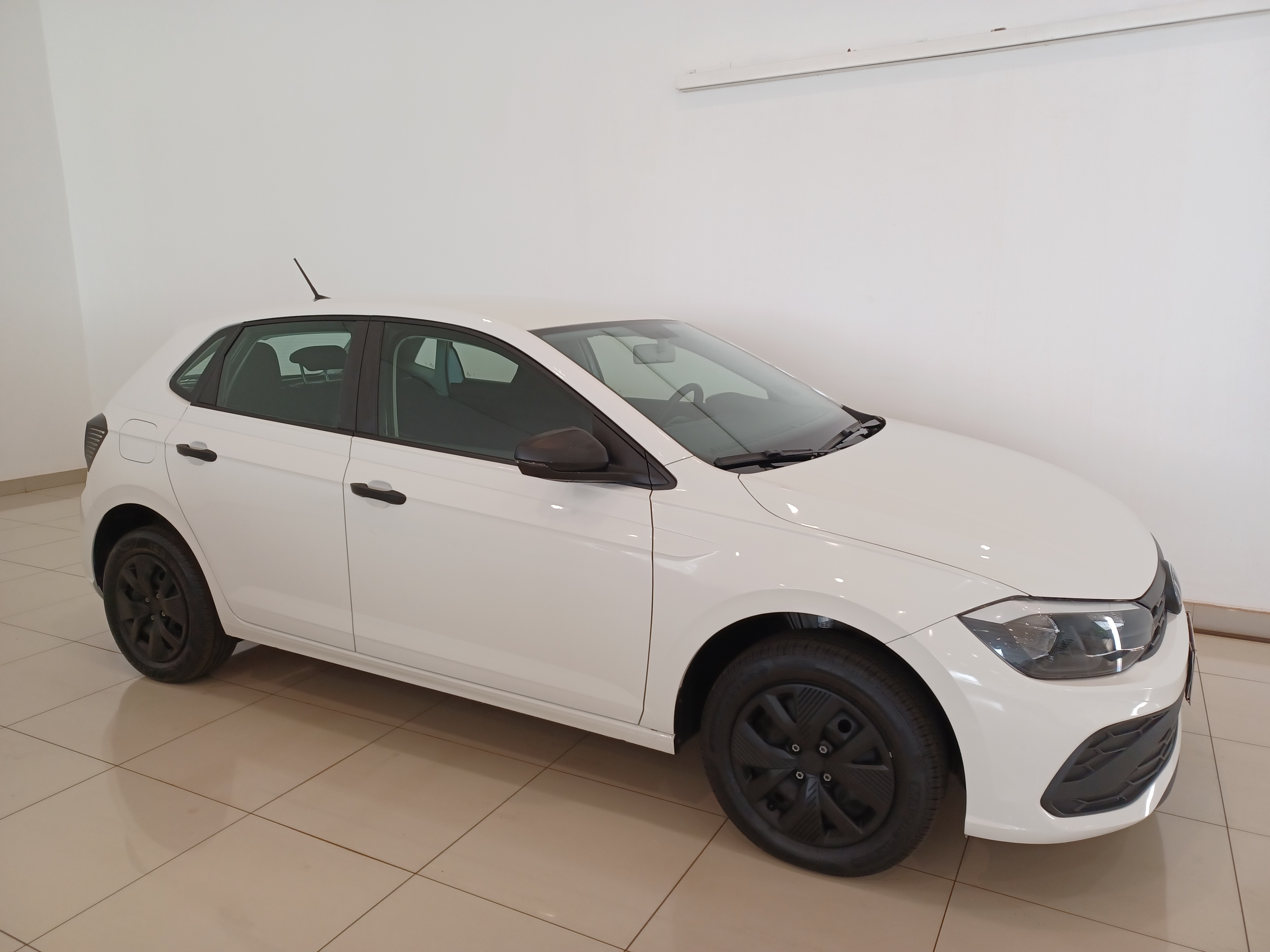 VW - Volkswagen-POLO-1.0 MPI TRACK MANUAL