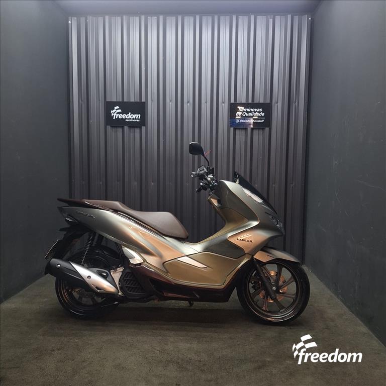 Moto HONDA do modelo PCX DLX 2022/2022
