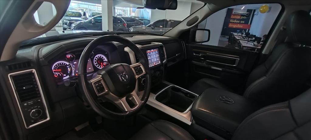 CLASSIC 5.7 V8 GASOLINA LARAMIE CD 4X4 AUTOMÁTICO7