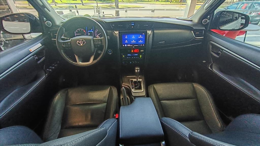 HILUX SW4 2.8 D-4D TURBO DIESEL SRX 7L 4X4 AUTOMÁTICO9