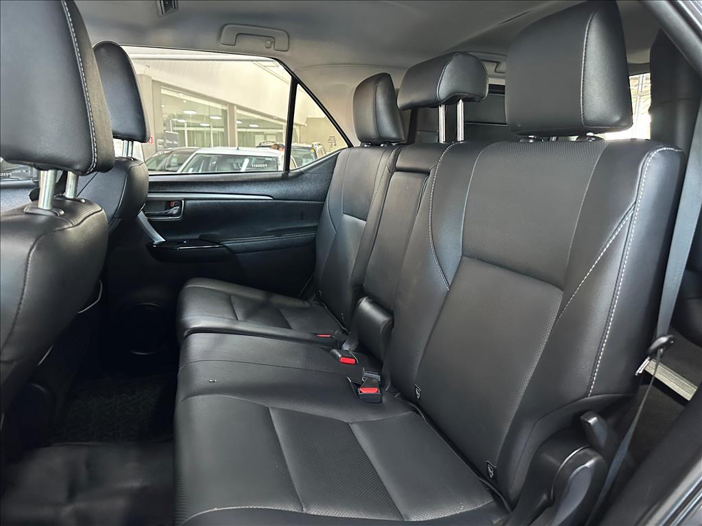 HILUX SW4 2.8 D-4D TURBO DIESEL SRX 4X4 AUTOMÁTICO8