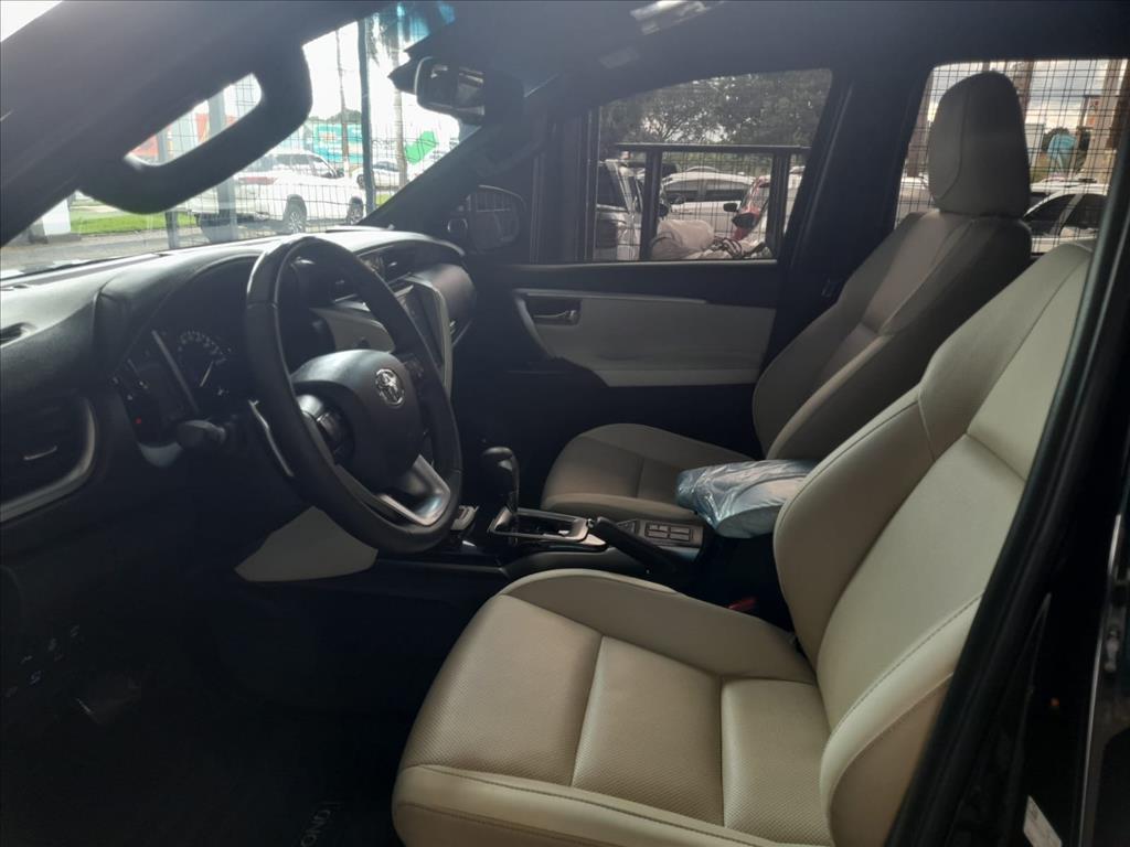 HILUX 2.8 D-4D TURBO DIESEL CD SRX 4X4 AUTOMÁTICO6