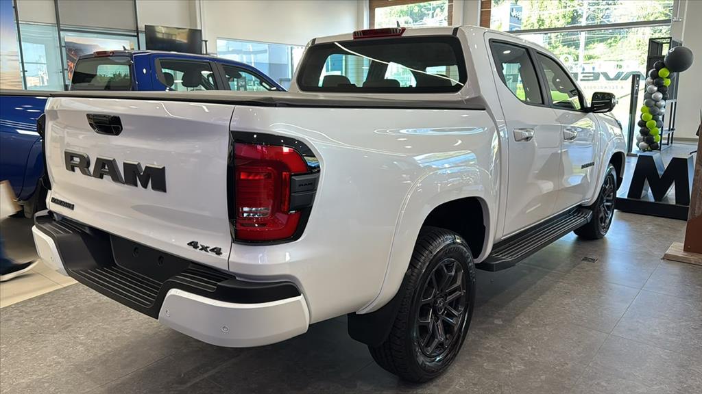DAKOTA 2.2 TURBO DIESEL LARAMIE NIGHT EDITION 4X4 AUTOMÁTICO5