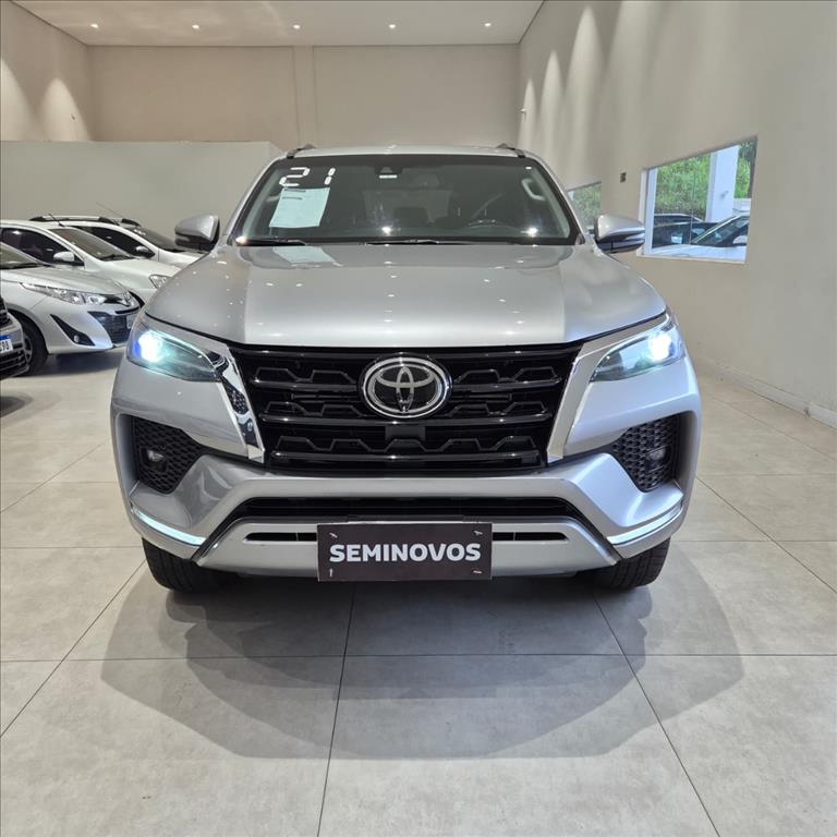 HILUX 2.8 D-4D TURBO DIESEL CD SRX 4X4 AUTOMÁTICO1