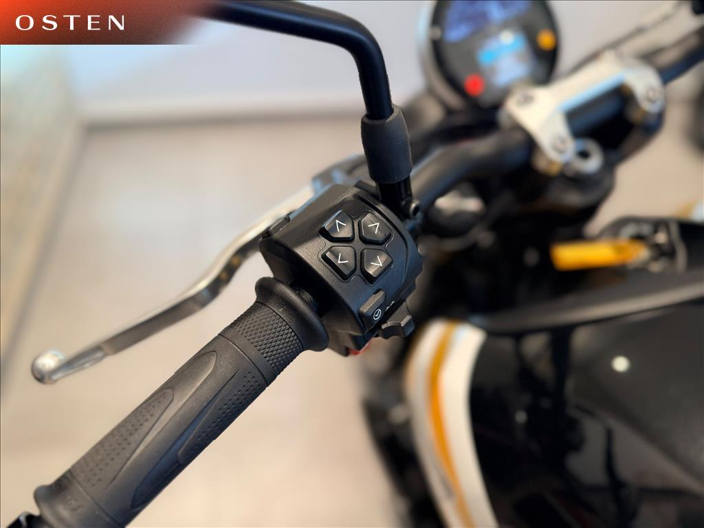 TRIUMPH-TRIDENT-660