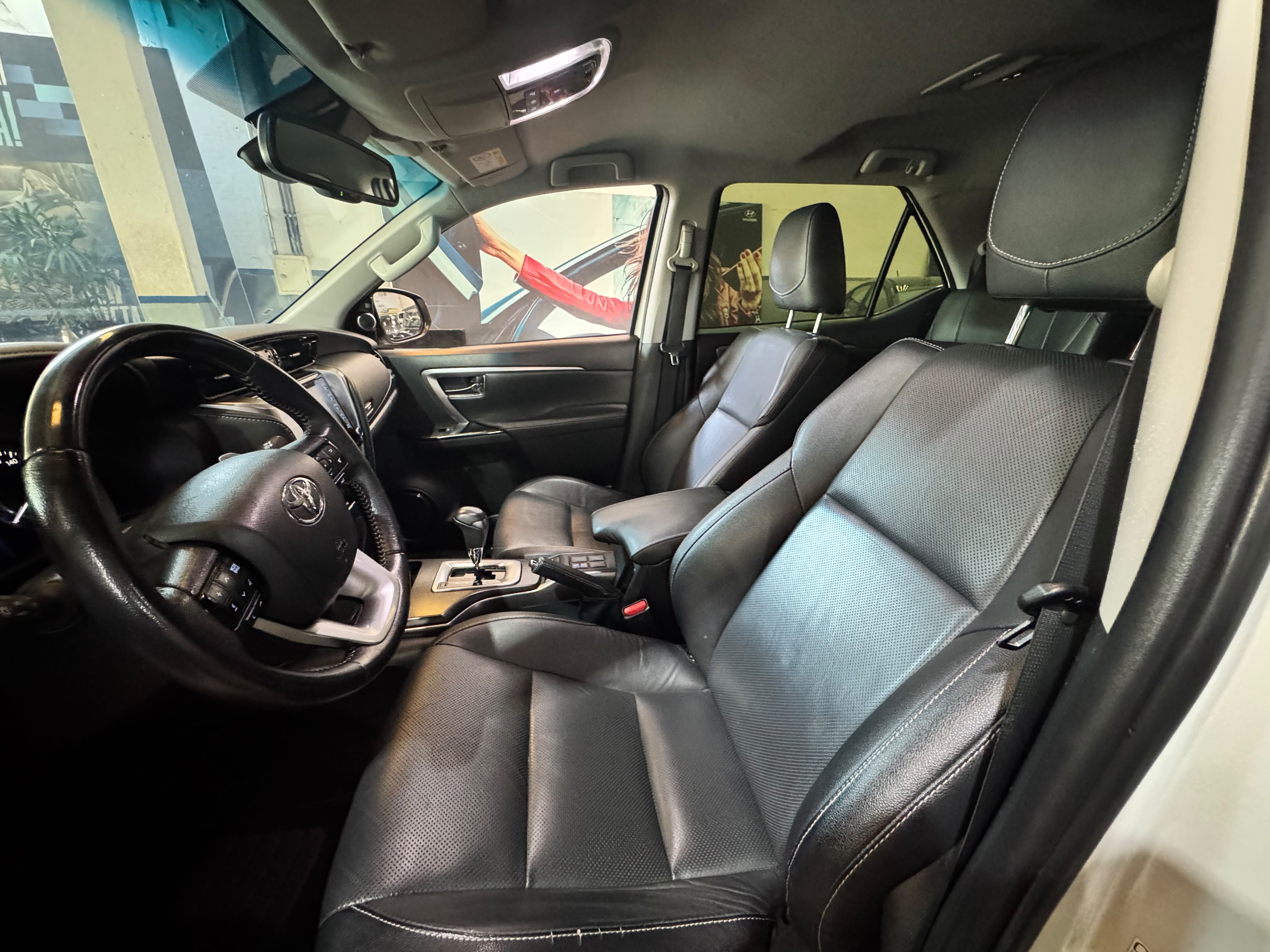 Toyota-HILUX SW4-2.8 D-4D TURBO DIESEL SRX 7L 4X4 AUTOMÁTICO