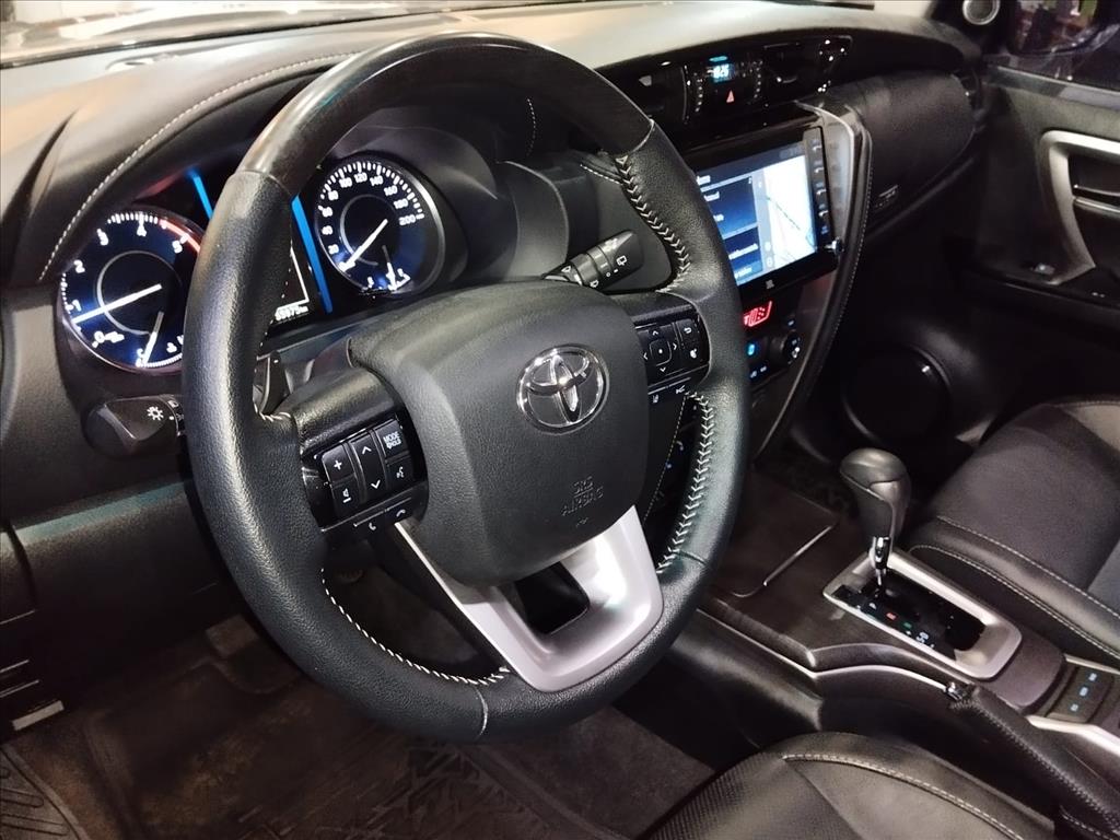 HILUX SW4 2.8 D-4D TURBO DIESEL SRX 7L 4X4 AUTOMÁTICO