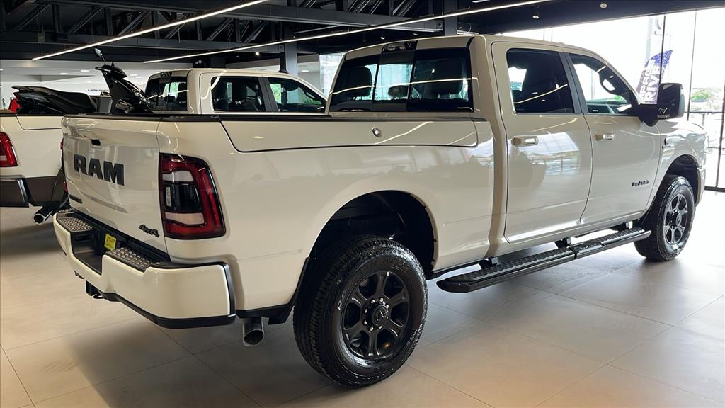 2500 6.7 I6 TURBO DIESEL LARAMIE NIGHT EDITION CD 4X4 AUTOMÁTICO3