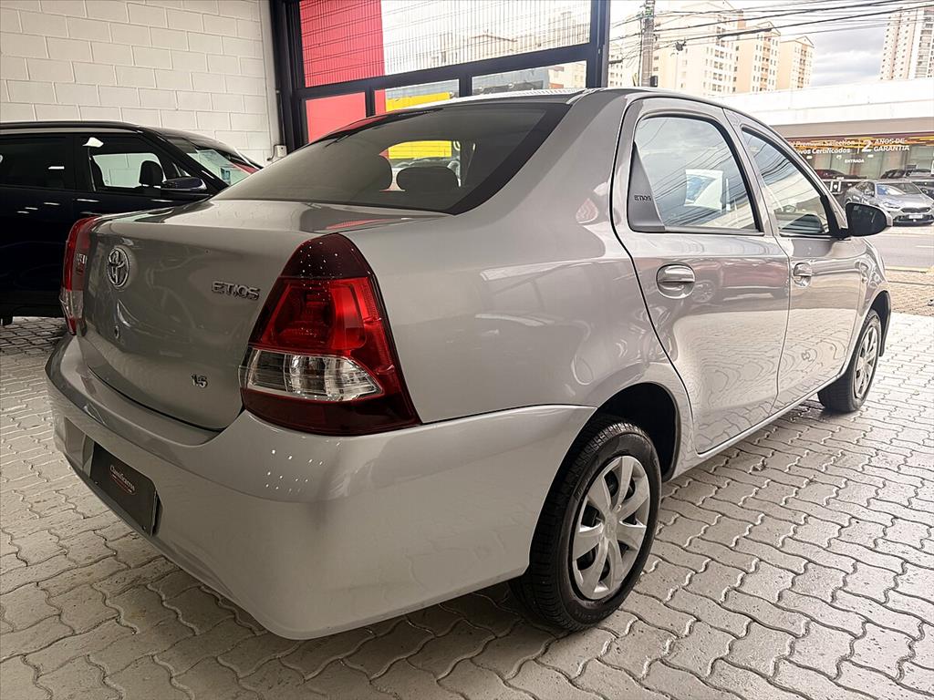Toyota Etios - 1.5 X SEDAN 16V FLEX 4P MANUAL