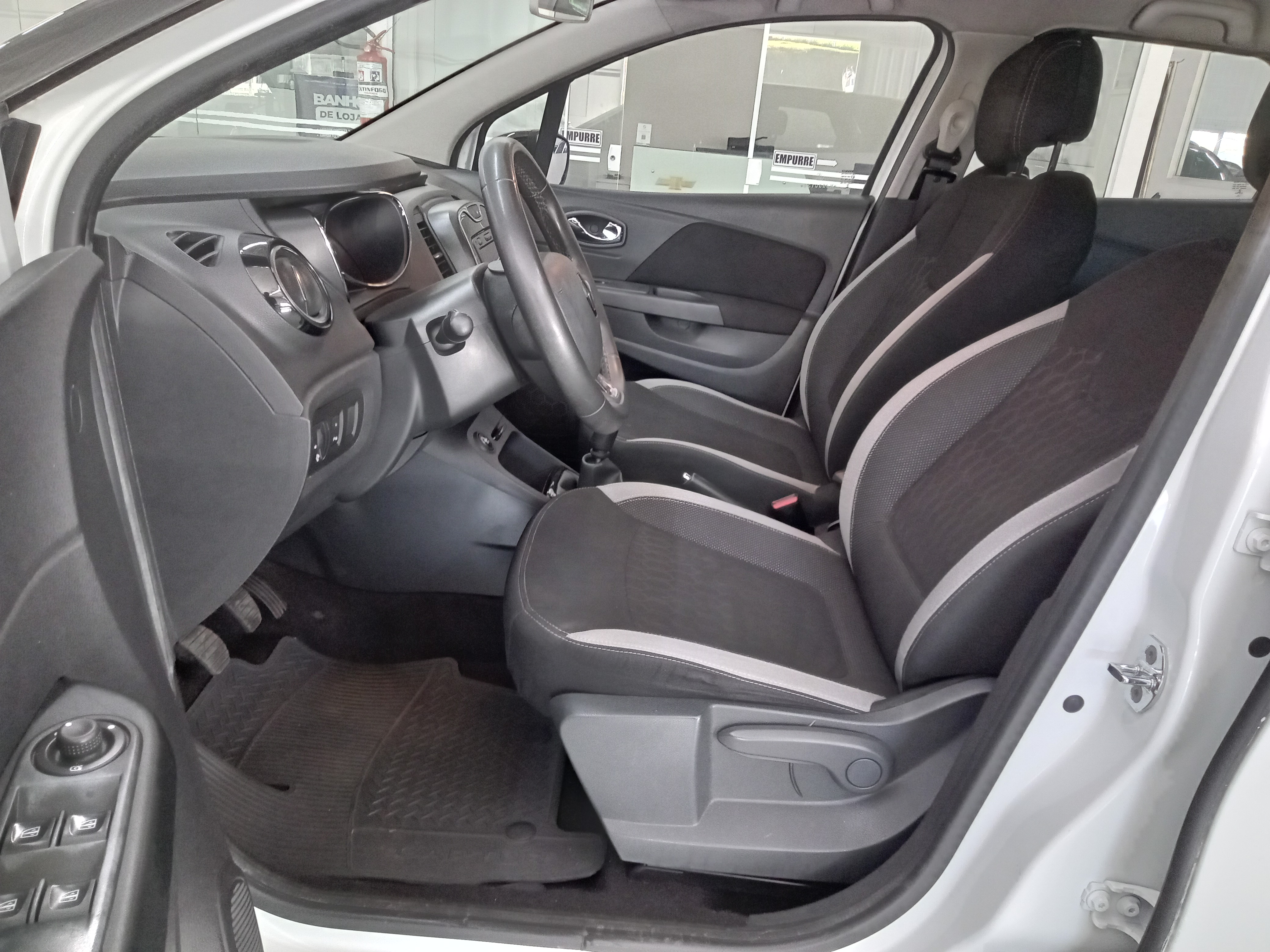 CAPTUR 1.6 16V SCE FLEX ZEN MANUAL9