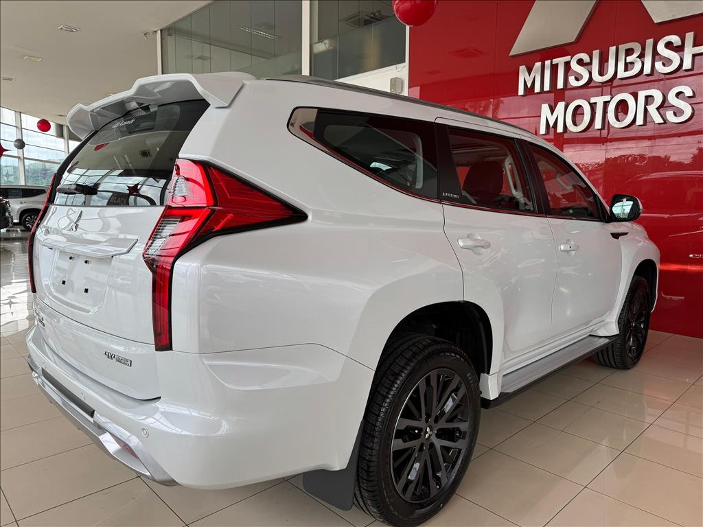 Mitsubishi-PAJERO SPORT-2.4 16V MIVEC TURBO DIESEL LEGEND AWD AUTOMÁTICO