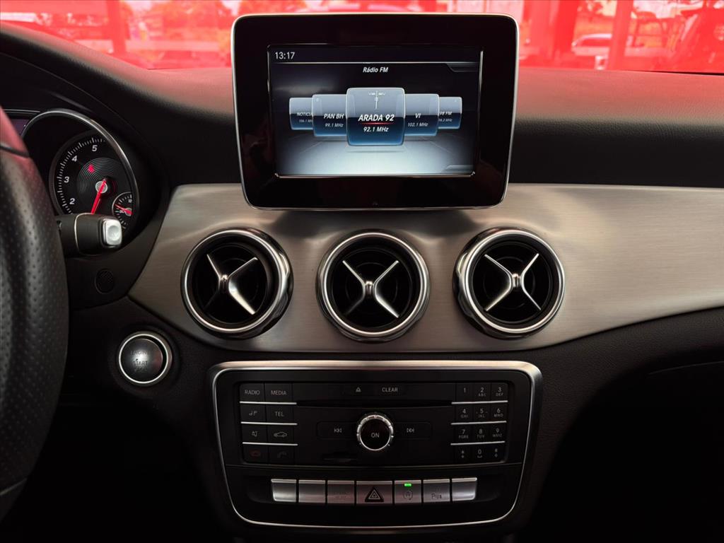 Mercedes-Benz-GLA 200-1.6 CGI FLEX ADVANCE 7G-DCT