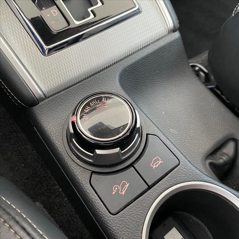 Mitsubishi-L200 TRITON-2.4 16V TURBO DIESEL SPORT HPE-S CD 4P 4X4 AUTOMÁTICO