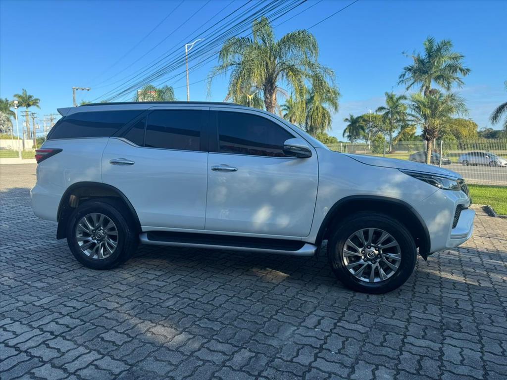 HILUX SW4 2.8 D-4D TURBO DIESEL SRX 7L 4X4 AUTOMÁTICO4