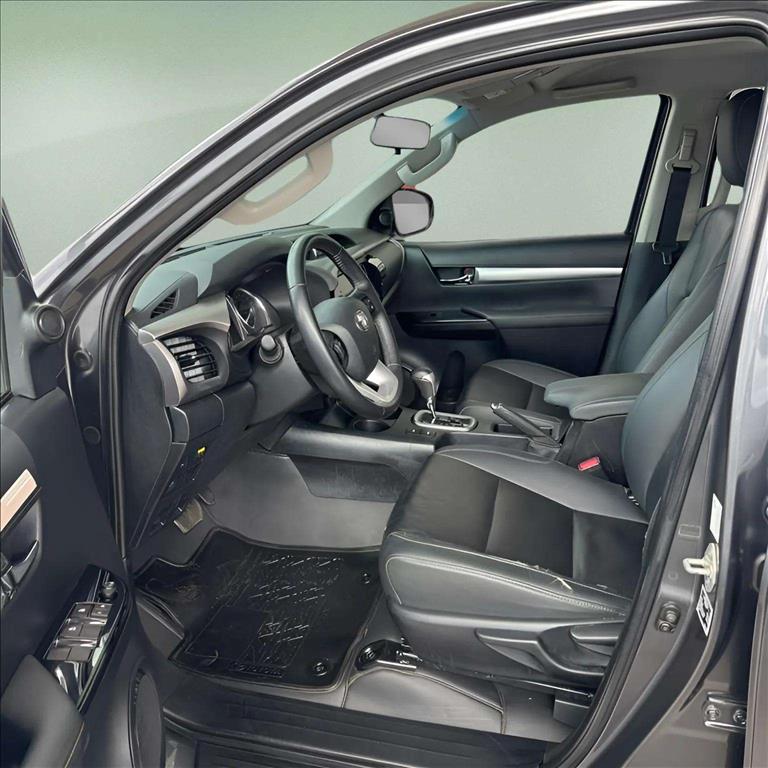 HILUX 2.8 D-4D TURBO DIESEL CD SR 4X4 AUTOMÁTICO11