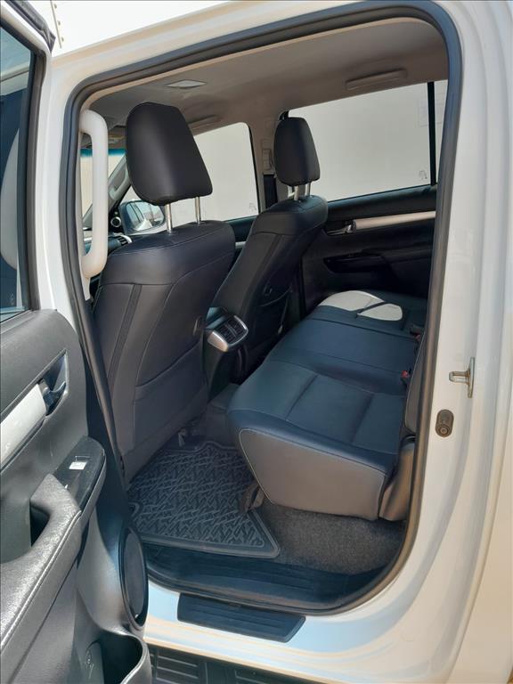 HILUX 2.8 D-4D TURBO DIESEL CD SRX 4X4 AUTOMÁTICO10