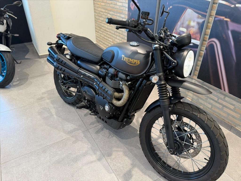 TRIUMPH-SCRAMBLER-STREET