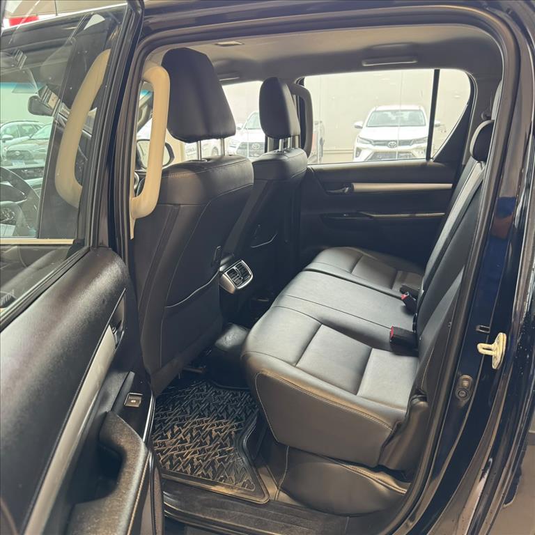 HILUX 2.8 D-4D TURBO DIESEL CD SRX 4X4 AUTOMÁTICO11