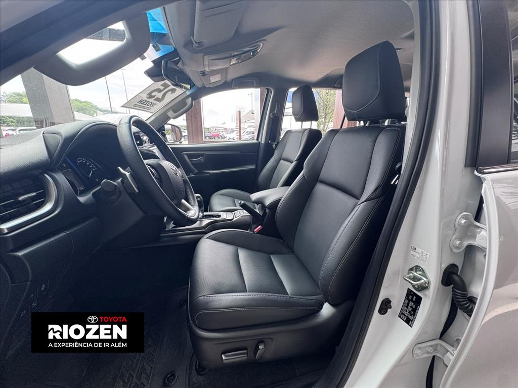 HILUX SW4 2.8 D-4D TURBO DIESEL SRX PLATINUM 7L 4X4 AUTOMÁTICO6