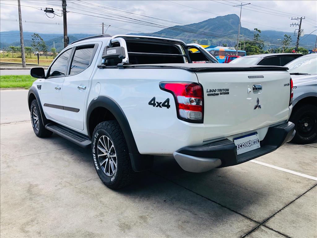 L200 TRITON 2.4 16V TURBO DIESEL SPORT HPE-S CD 4P 4X4 AUTOMÁTICO5