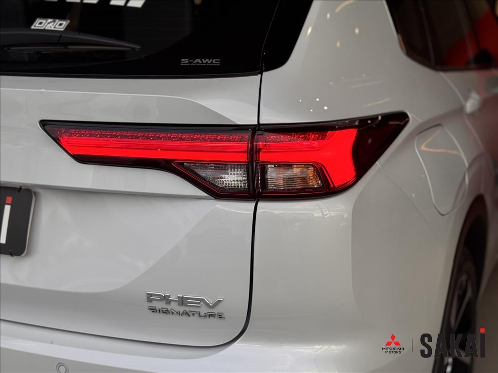 Mitsubishi-OUTLANDER-2.4 PHEV SIGNATURE S-AWC DHT