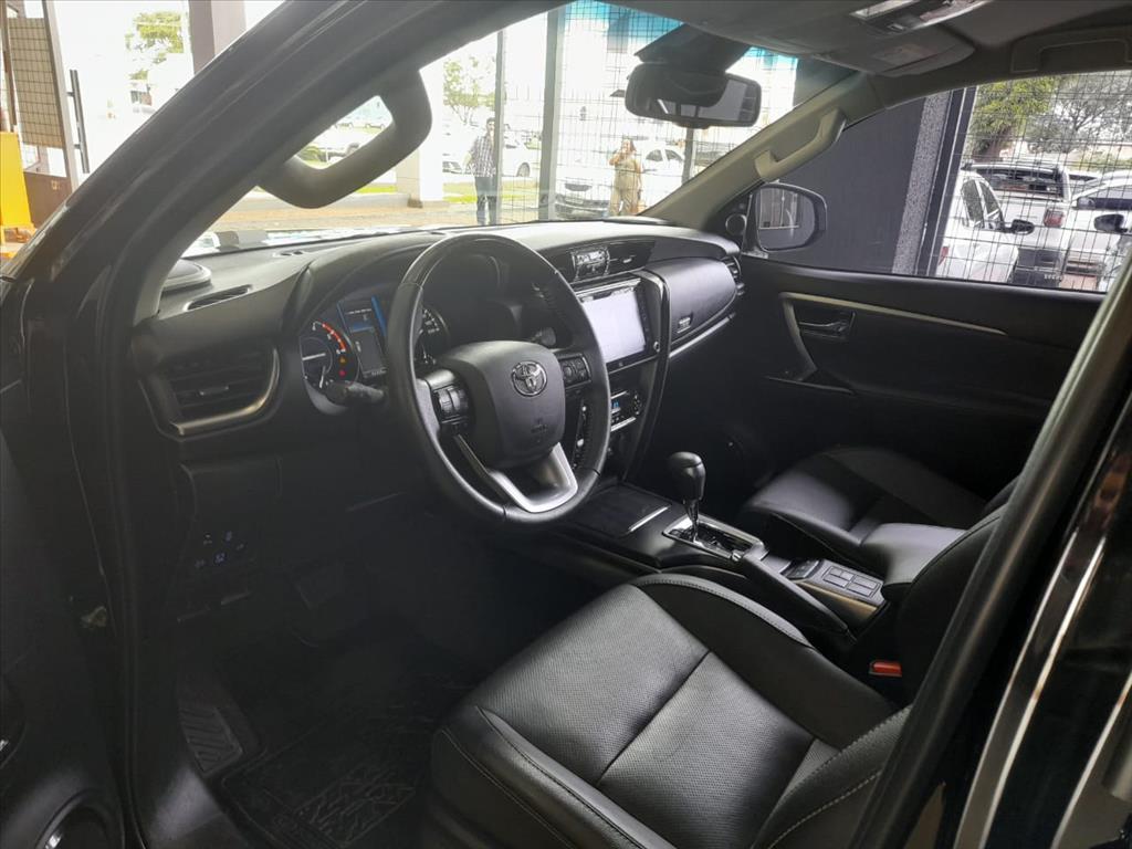 HILUX SW4 2.8 D-4D TURBO DIESEL SRX 7L 4X4 AUTOMÁTICO8