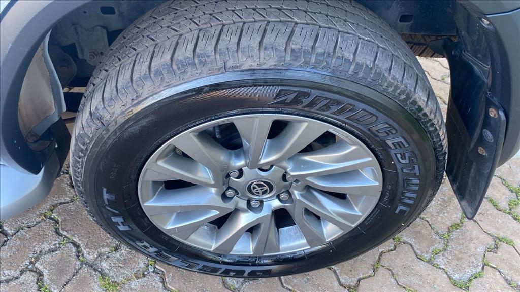 HILUX SW4 2.8 D-4D TURBO DIESEL SRX 7L 4X4 AUTOMÁTICO9