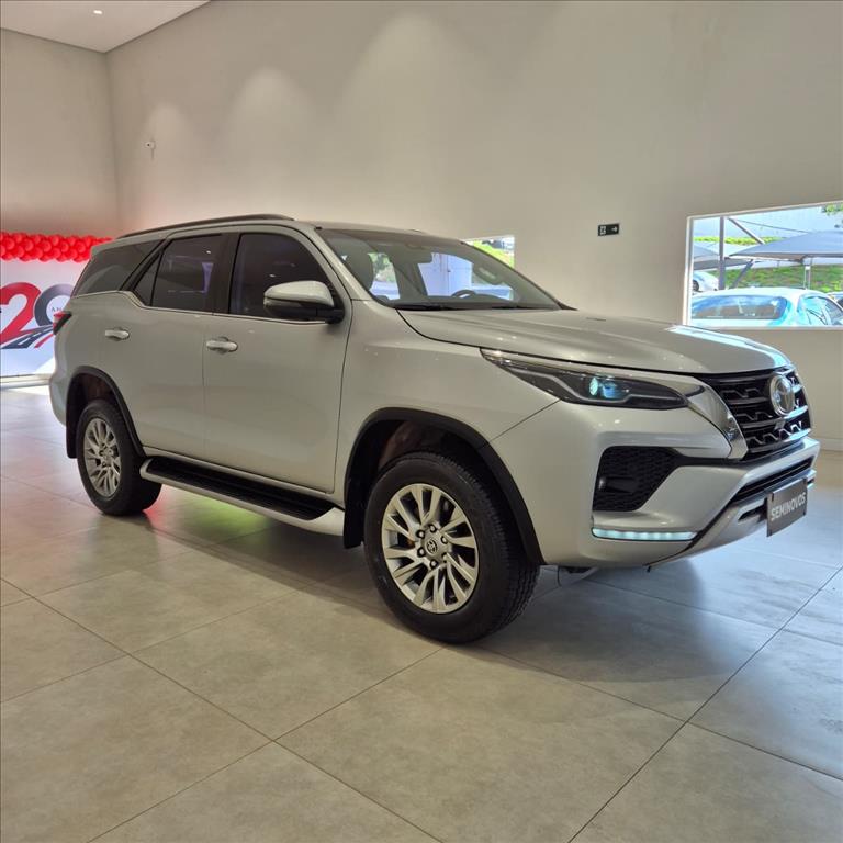 HILUX 2.8 D-4D TURBO DIESEL CD SRX 4X4 AUTOMÁTICO