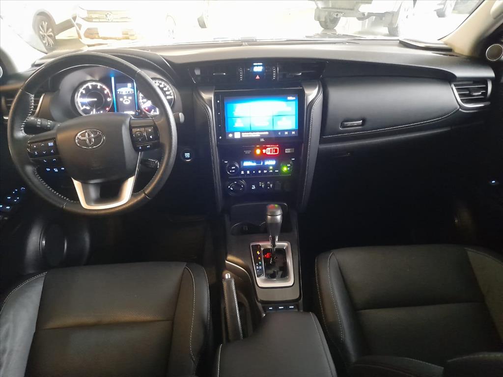 HILUX 2.8 D-4D TURBO DIESEL CD SRX 4X4 AUTOMÁTICO8