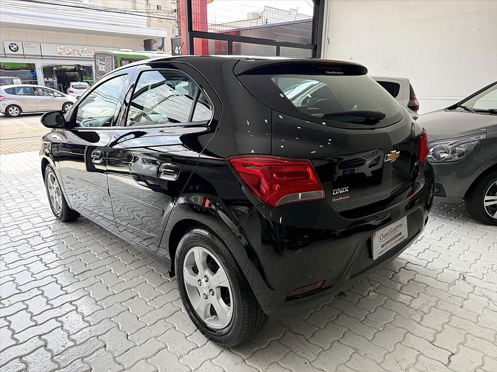 Chevrolet Onix - 1.4 MPFI LT 8V FLEX 4P MANUAL