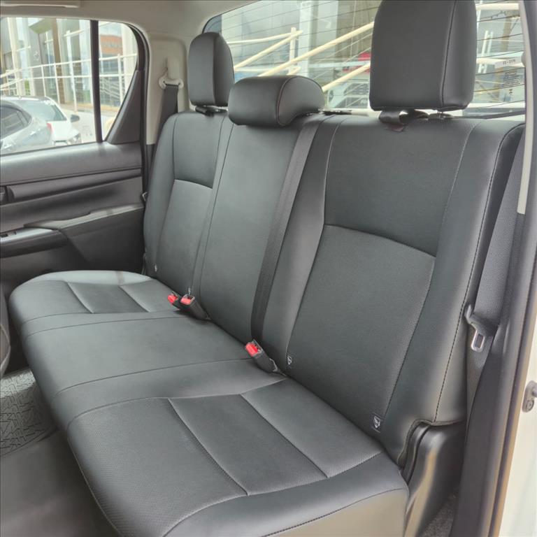 HILUX 2.8 D-4D TURBO DIESEL CD POWER PACK 4X4 AUTOMÁTICO10