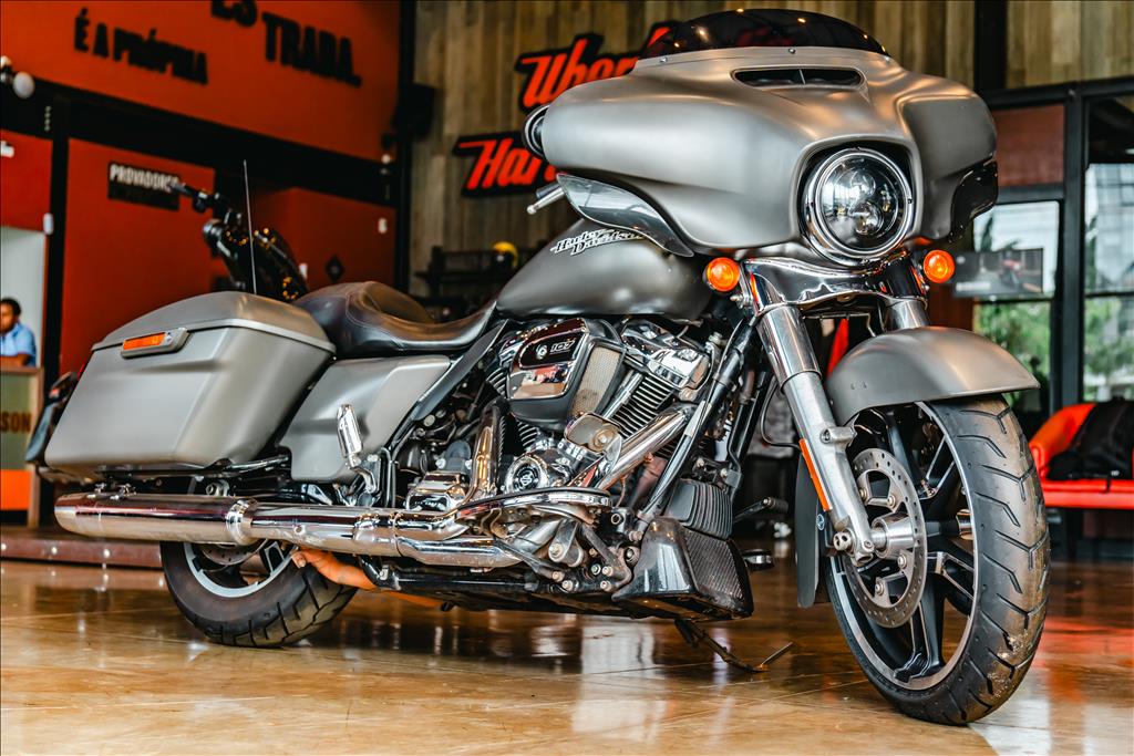 STREET GLIDE