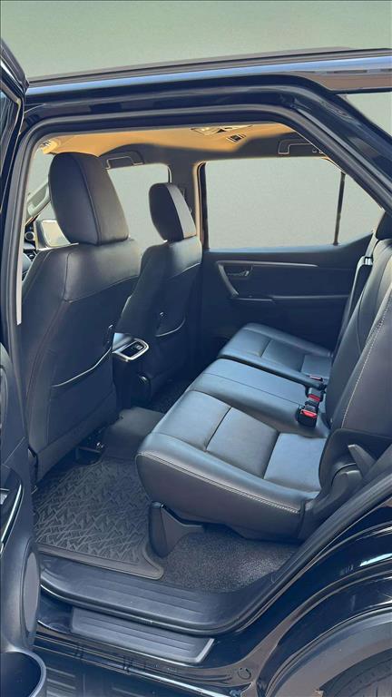 HILUX SW4 2.8 D-4D TURBO DIESEL SRX 7L 4X4 AUTOMÁTICO10