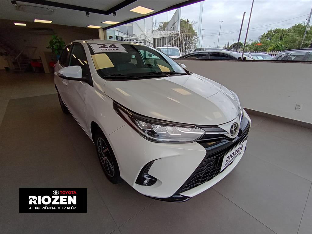 Toyota YARIS 2024