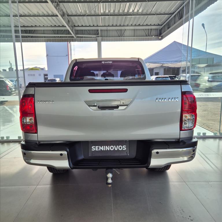 HILUX 2.8 D-4D TURBO DIESEL CD SR 4X4 AUTOMÁTICO4