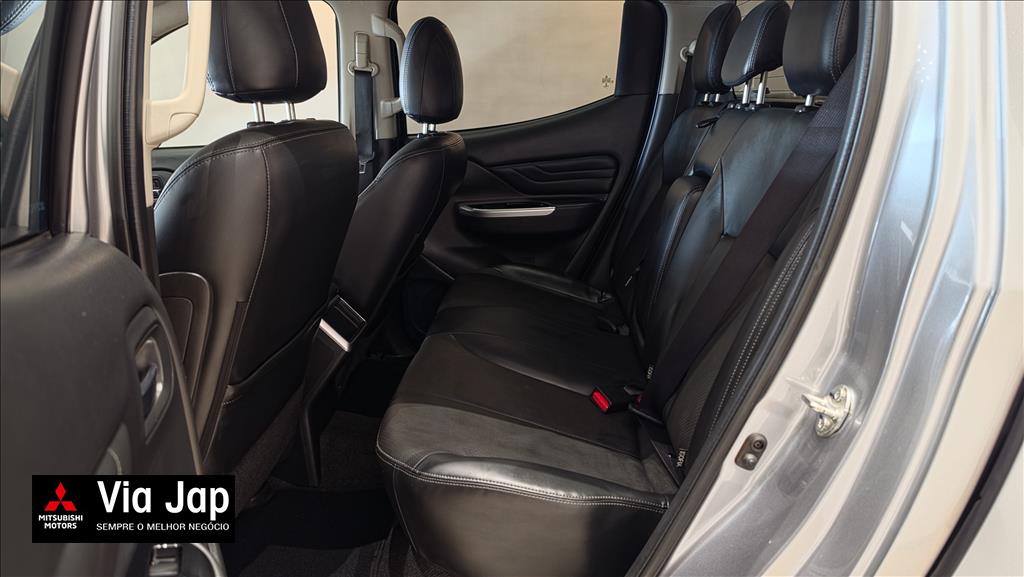 Mitsubishi-L200 TRITON-2.4 16V TURBO DIESEL SPORT HPE-S CD 4P 4X4 AUTOMÁTICO