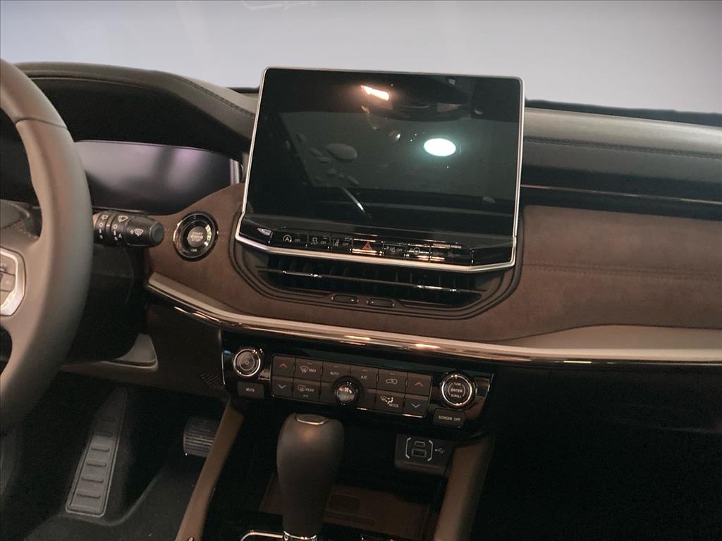 COMMANDER 1.3 T270 TURBO FLEX OVERLAND AT67