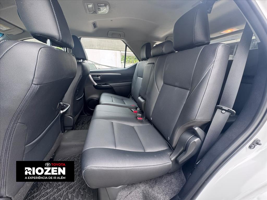 HILUX SW4 2.8 D-4D TURBO DIESEL SRX PLATINUM 7L 4X4 AUTOMÁTICO5