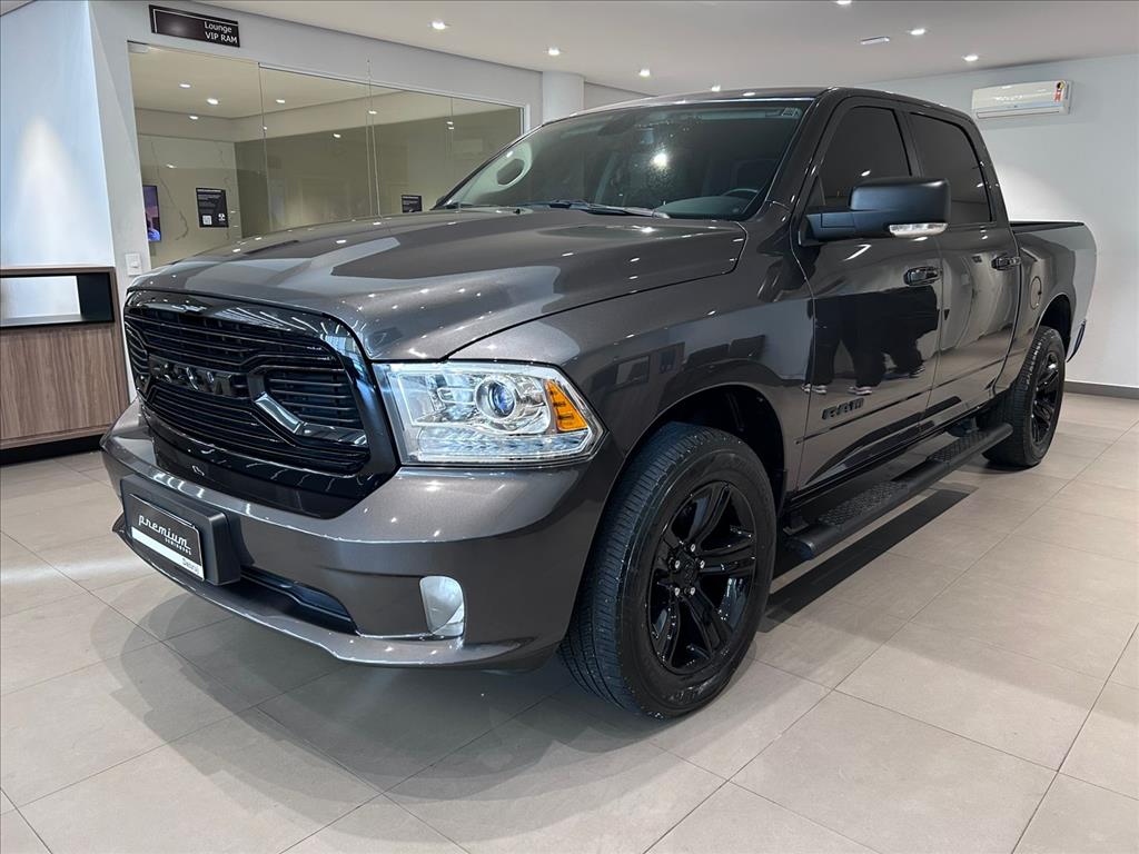 CLASSIC 5.7 V8 GASOLINA LARAMIE NIGHT EDITION CD 4X4 AUTOMÁTICO