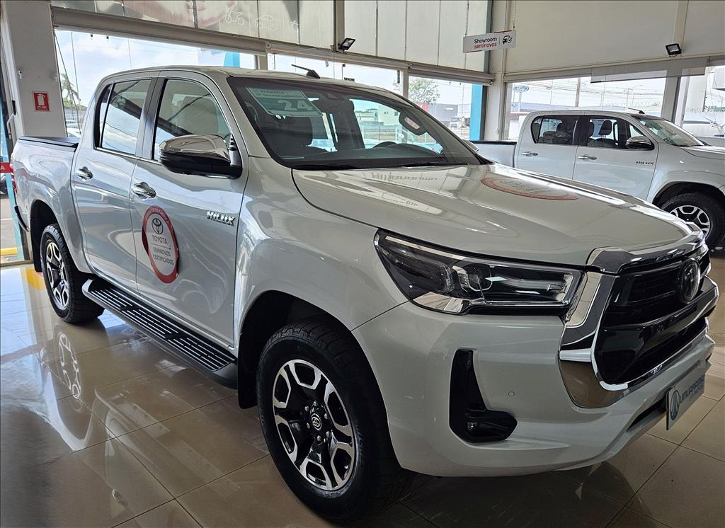 HILUX 2.8 D-4D TURBO DIESEL CD SRX 4X4 AUTOMÁTICO2
