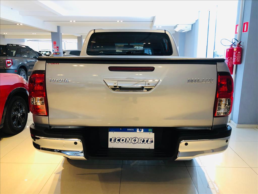 HILUX 2.8 D-4D TURBO DIESEL CD SR 4X4 AUTOMÁTICO4