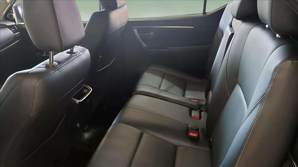 HILUX SW4 2.8 D-4D TURBO DIESEL SRX 7L 4X4 AUTOMÁTICO8