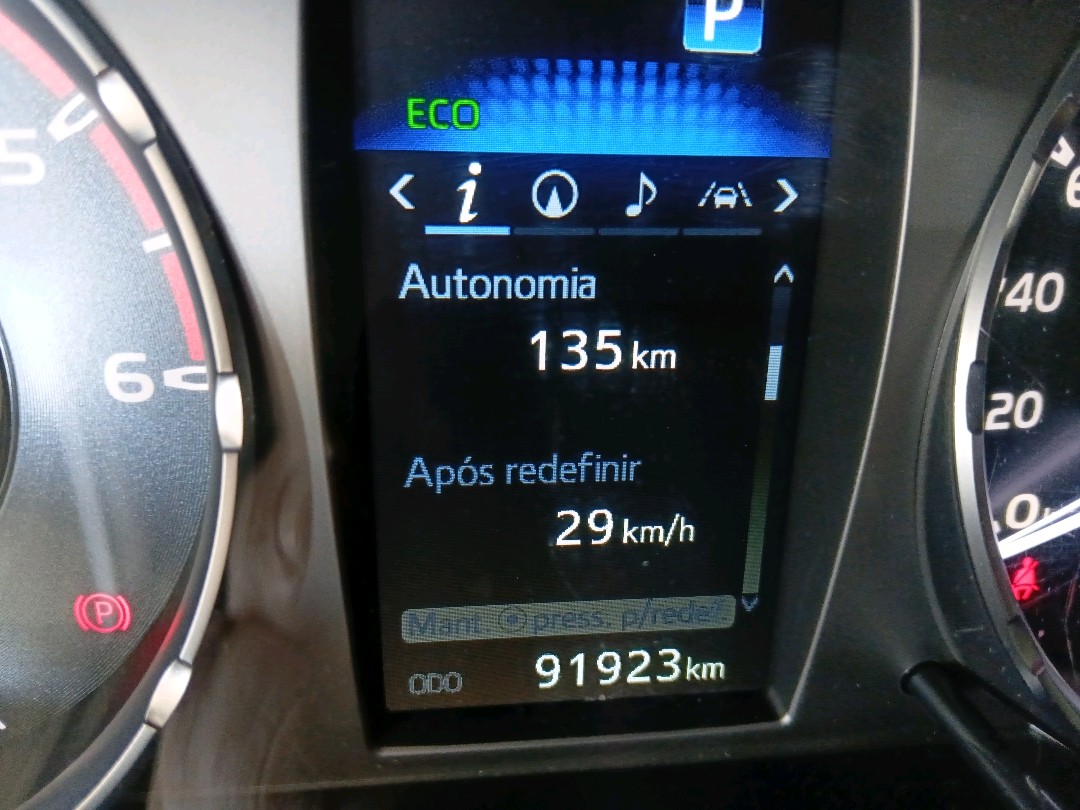 Toyota-HILUX-2.8 D-4D TURBO DIESEL CD SRX 4X4 AUTOMÁTICO