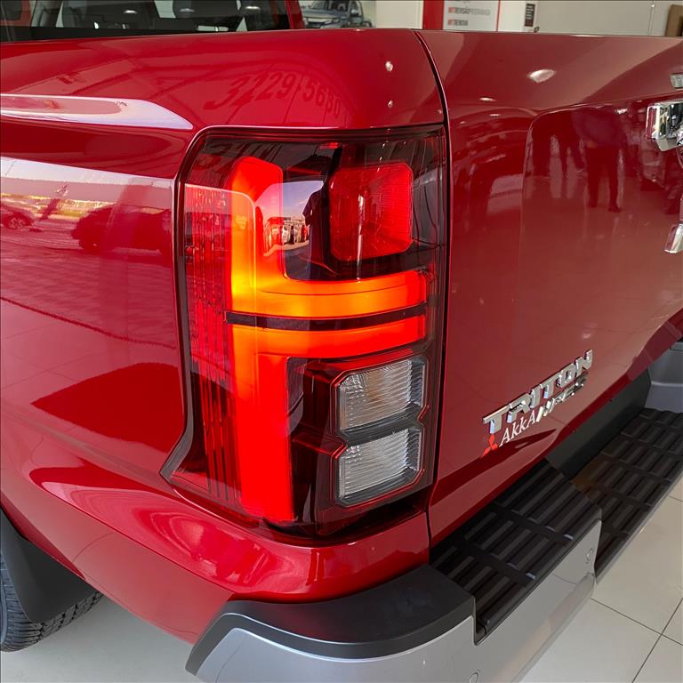 Mitsubishi-TRITON-2.4 BITURBO DIESEL CD HPE-S 4X4 AUTOMÁTICO