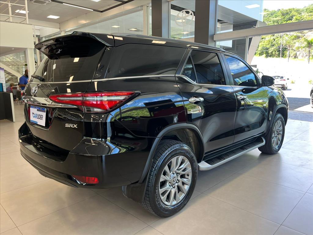 HILUX SW4 2.8 D-4D TURBO DIESEL SRX 7L 4X4 AUTOMÁTICO4