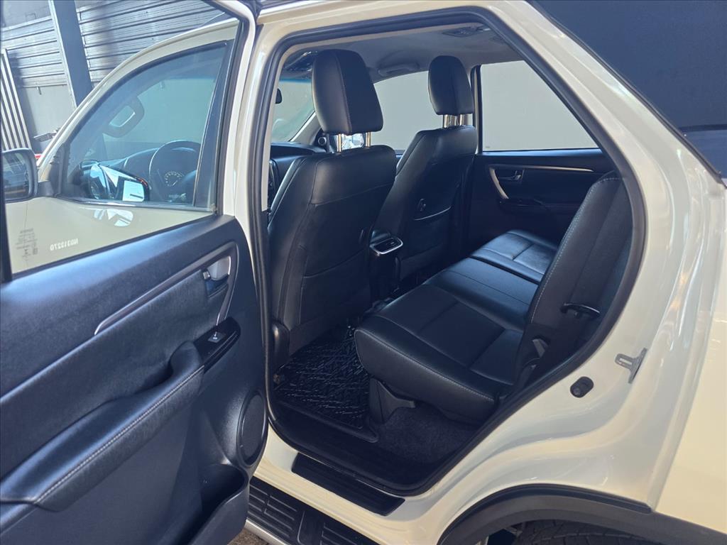 HILUX SW4 2.8 D-4D TURBO DIESEL SRX 4X4 AUTOMÁTICO5