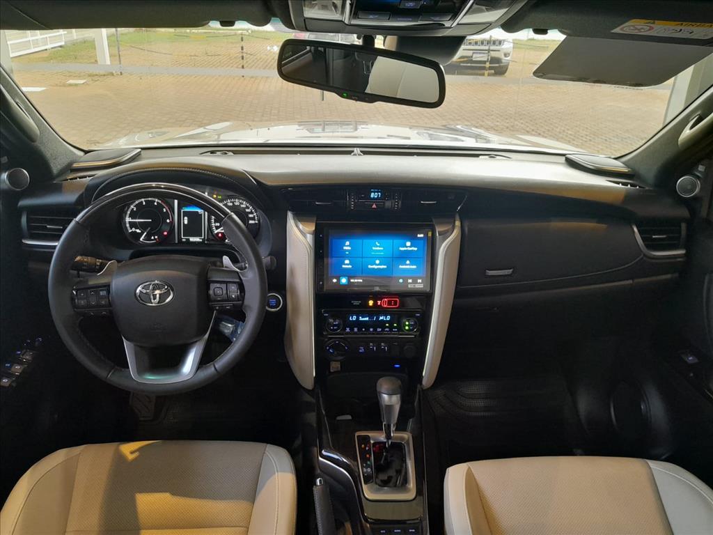 HILUX SW4 2.8 D-4D TURBO DIESEL DIAMOND 7L 4X4 AUTOMÁTICO8