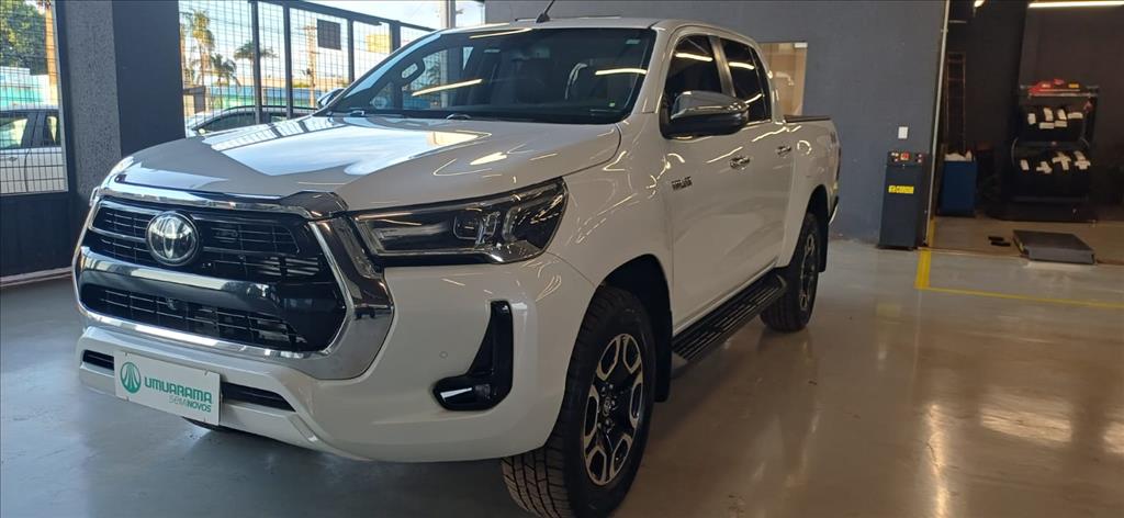 HILUX 2.8 D-4D TURBO DIESEL CD SRX 4X4 AUTOMÁTICO2