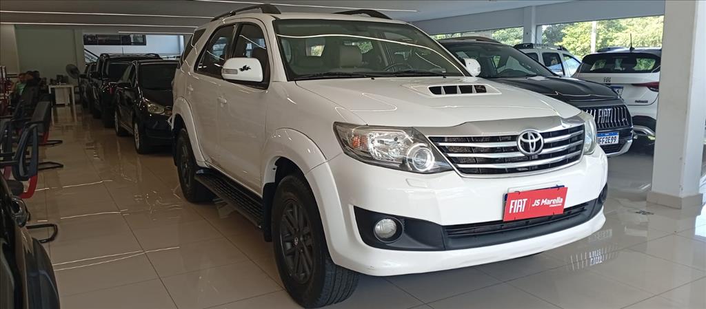 HILUX SW4 3.0 SRV 4X4 7 LUGARES 16V TURBO INTERCOOLER DIESEL 4P AUTOMÁTICO