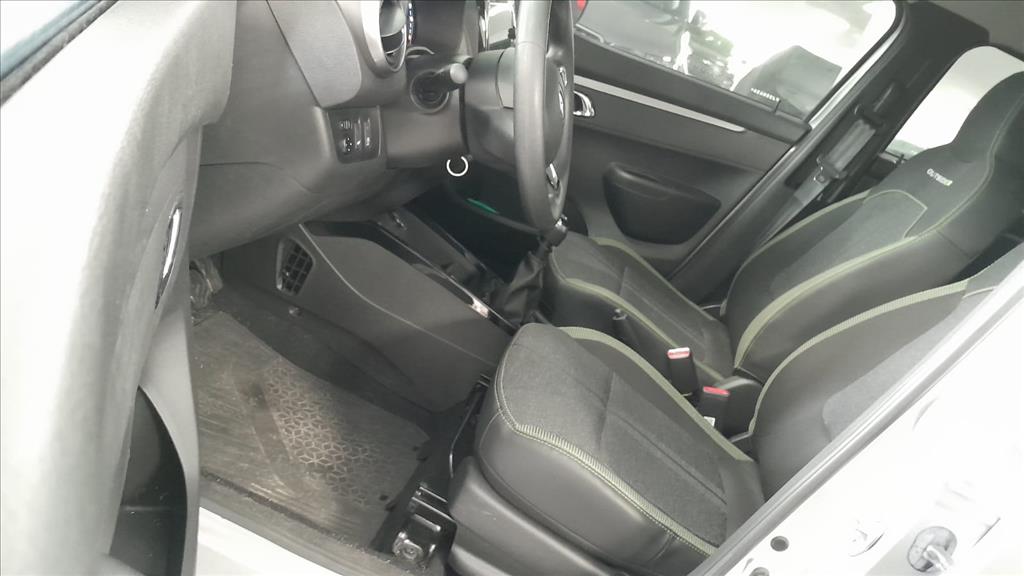 Renault-KWID-1.0 12V SCE FLEX OUTSIDER MANUAL